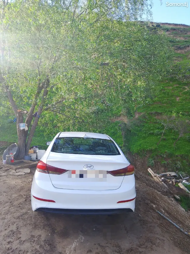 Hyundai Elantra 2017 · 2.0 AT