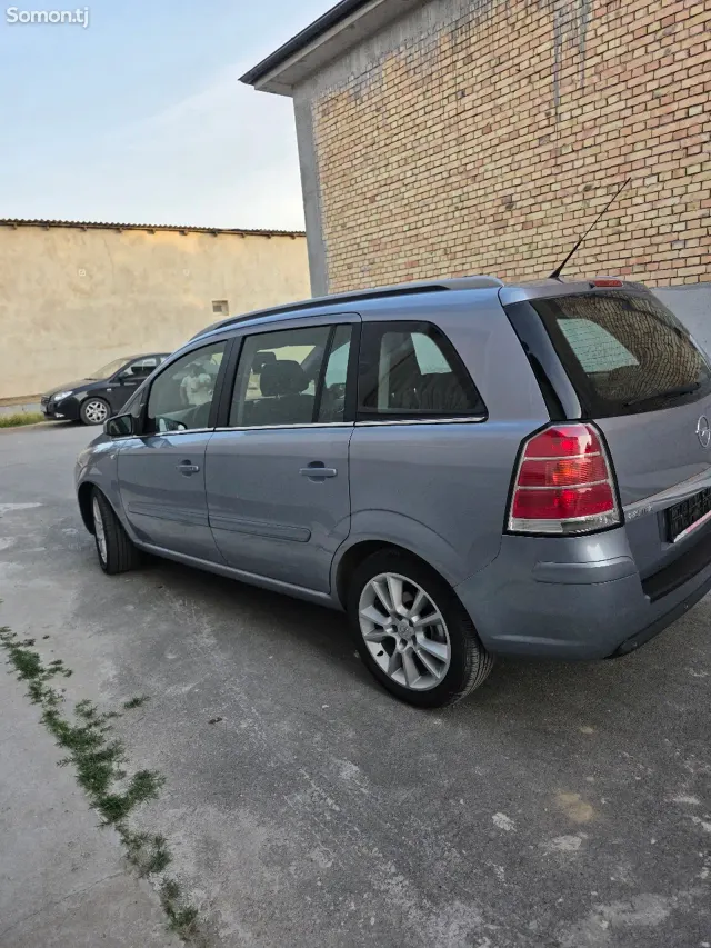 Opel Zafira 2006 · 2.2 AT