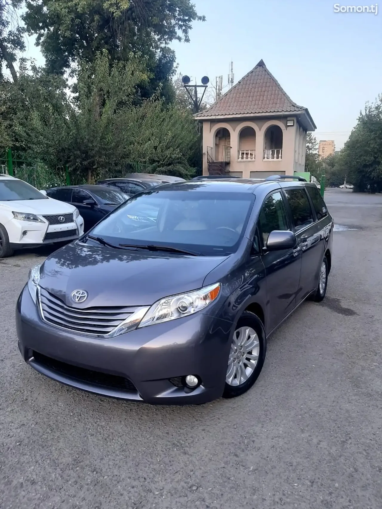 Toyota Sienna 2017 · 3.5 AT