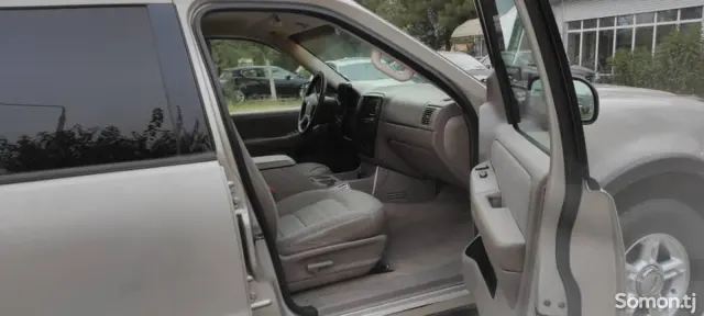 Ford Explorer 2005 · 4.0 AT