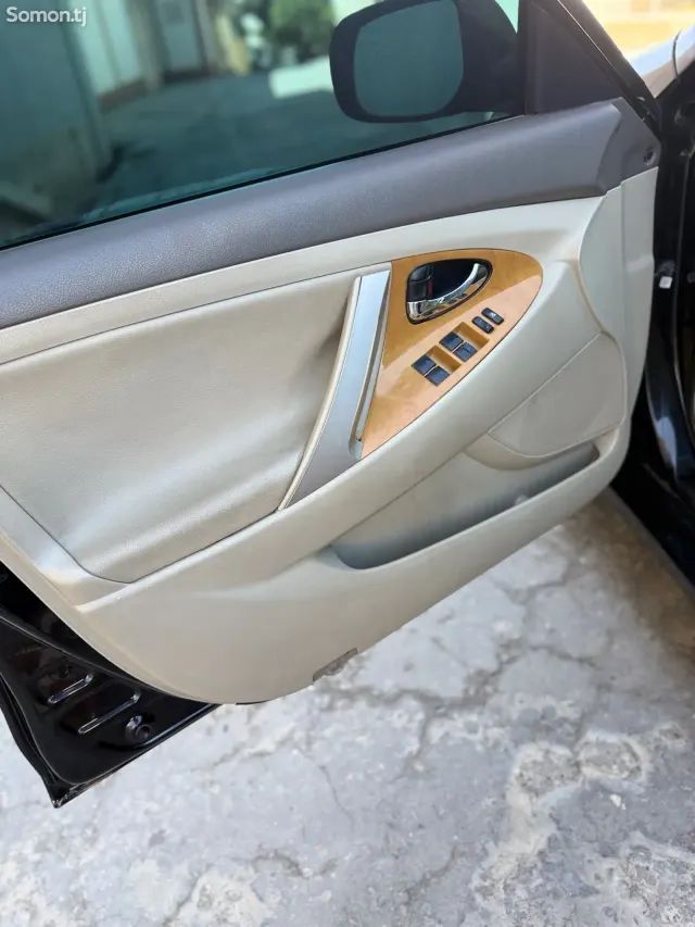 Toyota Camry 2007 · 2.4 AT