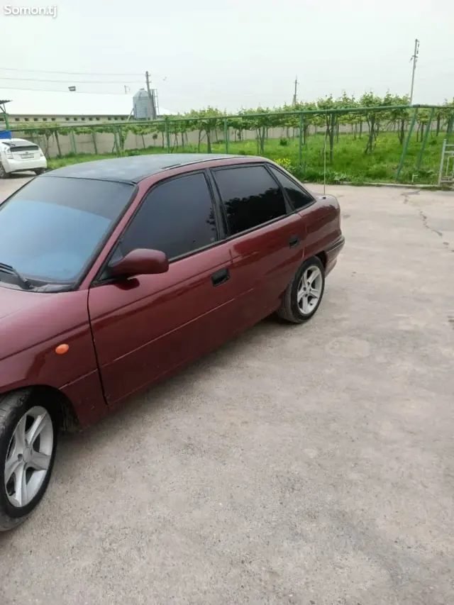 Opel Astra F 1997 · 1.6 MT