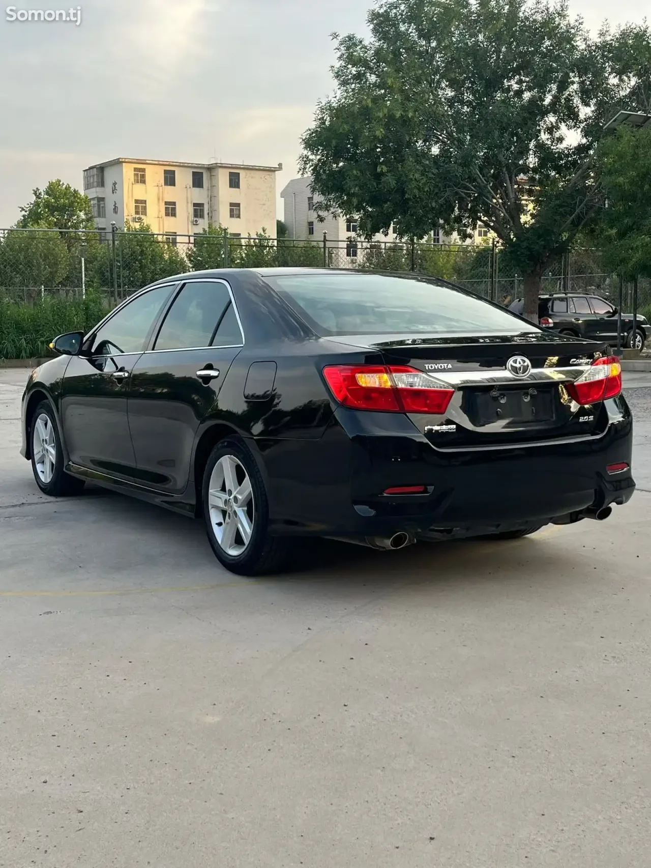 Toyota Camry 2014 · 2.0 AT
