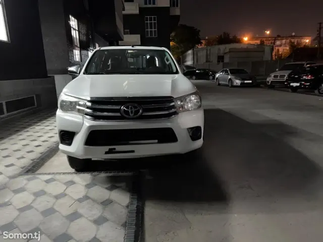 Toyota Hilux 2018 · 2.7 MT