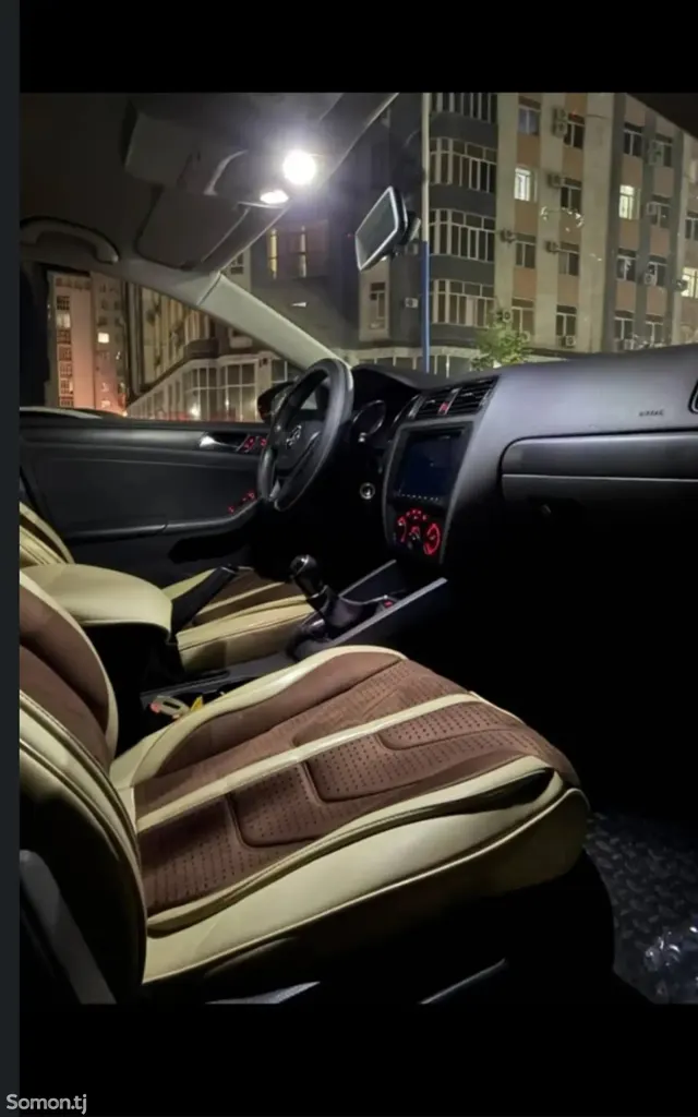 Volkswagen Jetta 2015 · 1.6 MT