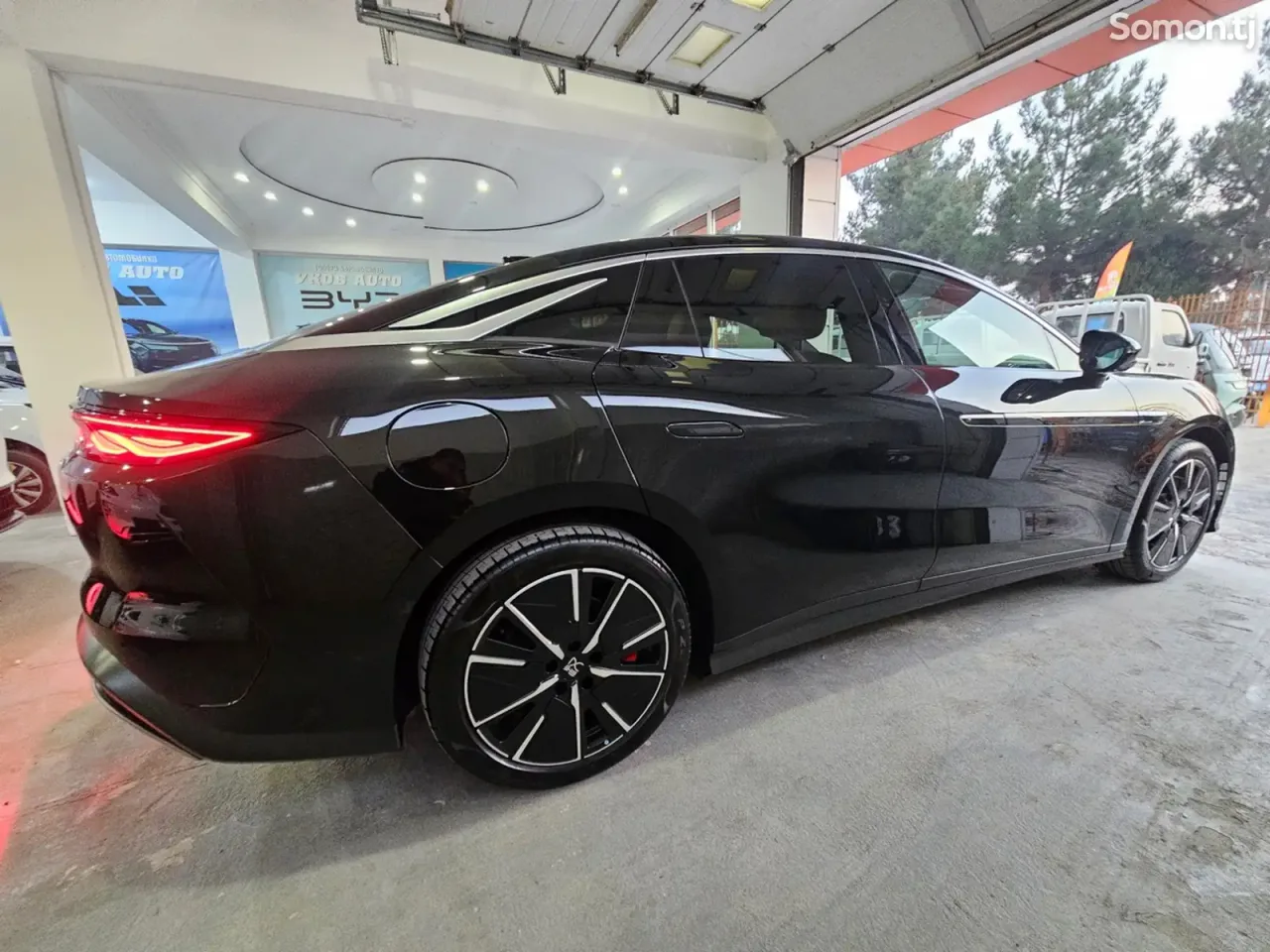 BYD Han EV 2025 · AT