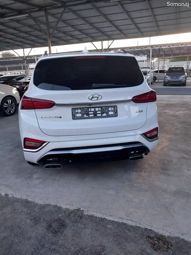 Hyundai Santa Fe 2018 · 2.2 AT