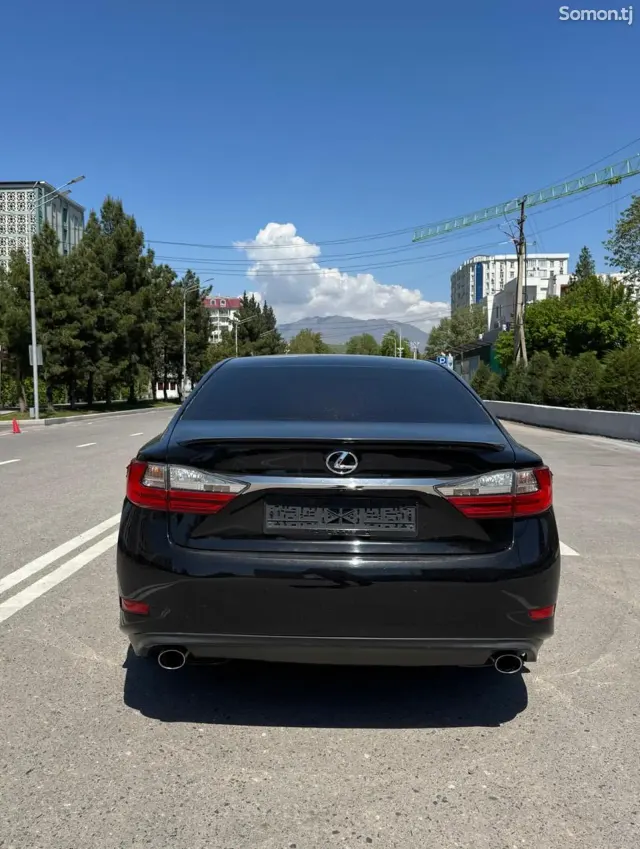 Lexus ES series 2013 · 2.5 AT