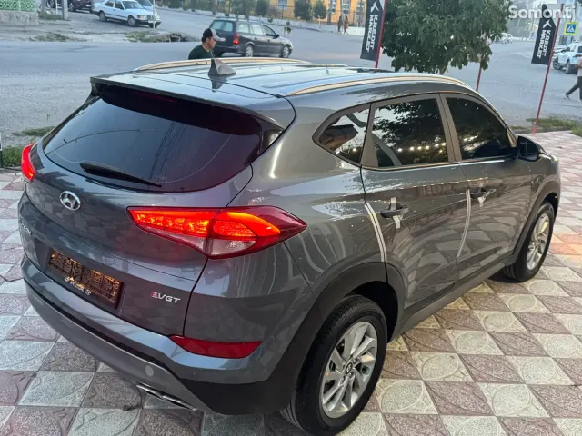 Hyundai Tucson 2015 · 2.0 AT