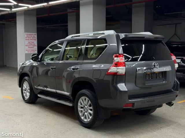 Toyota Land Cruiser Prado 2017 · 4.0 AT