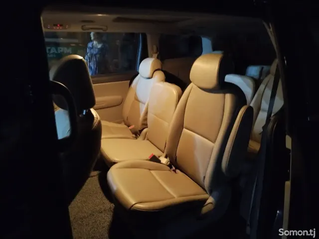 Kia Carnival 2015 · 2.0 AT