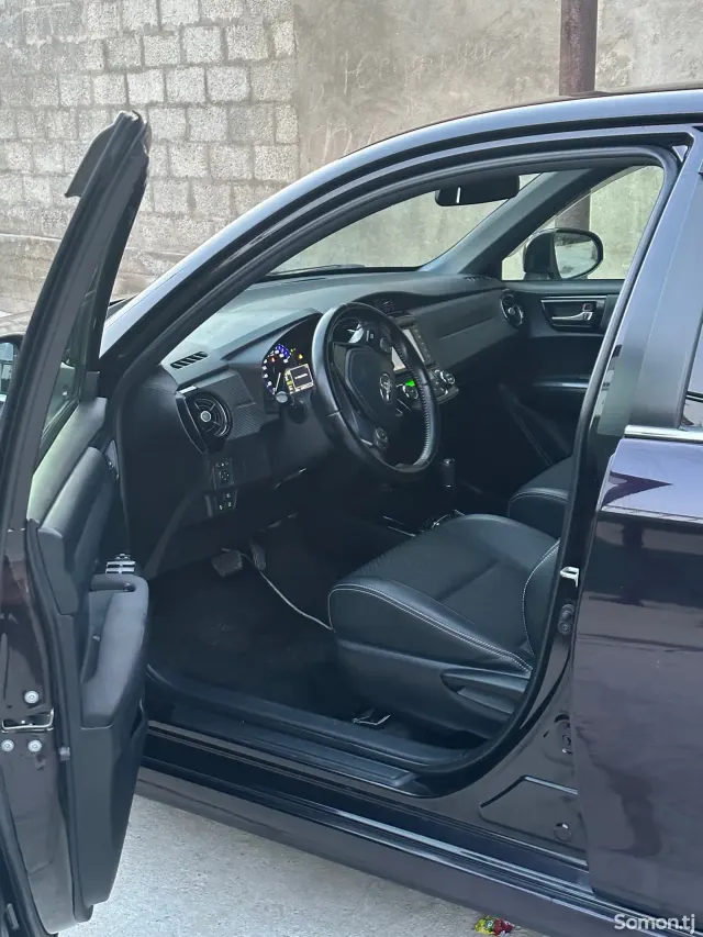 Toyota Fielder 2015 · 1.5 AT