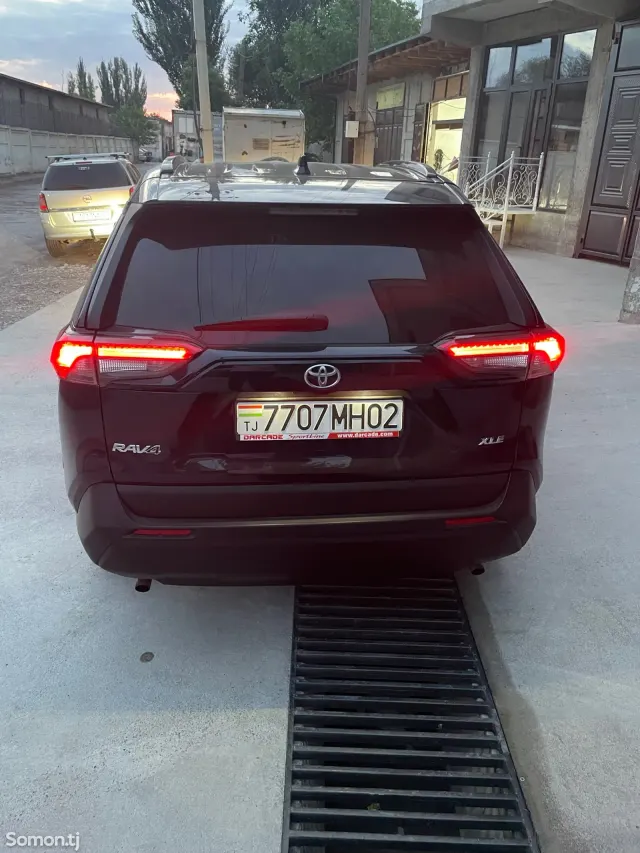 Toyota RAV 4 2022 · 2.5 AT