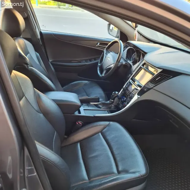 Hyundai Sonata 2012 · 2.0 AT