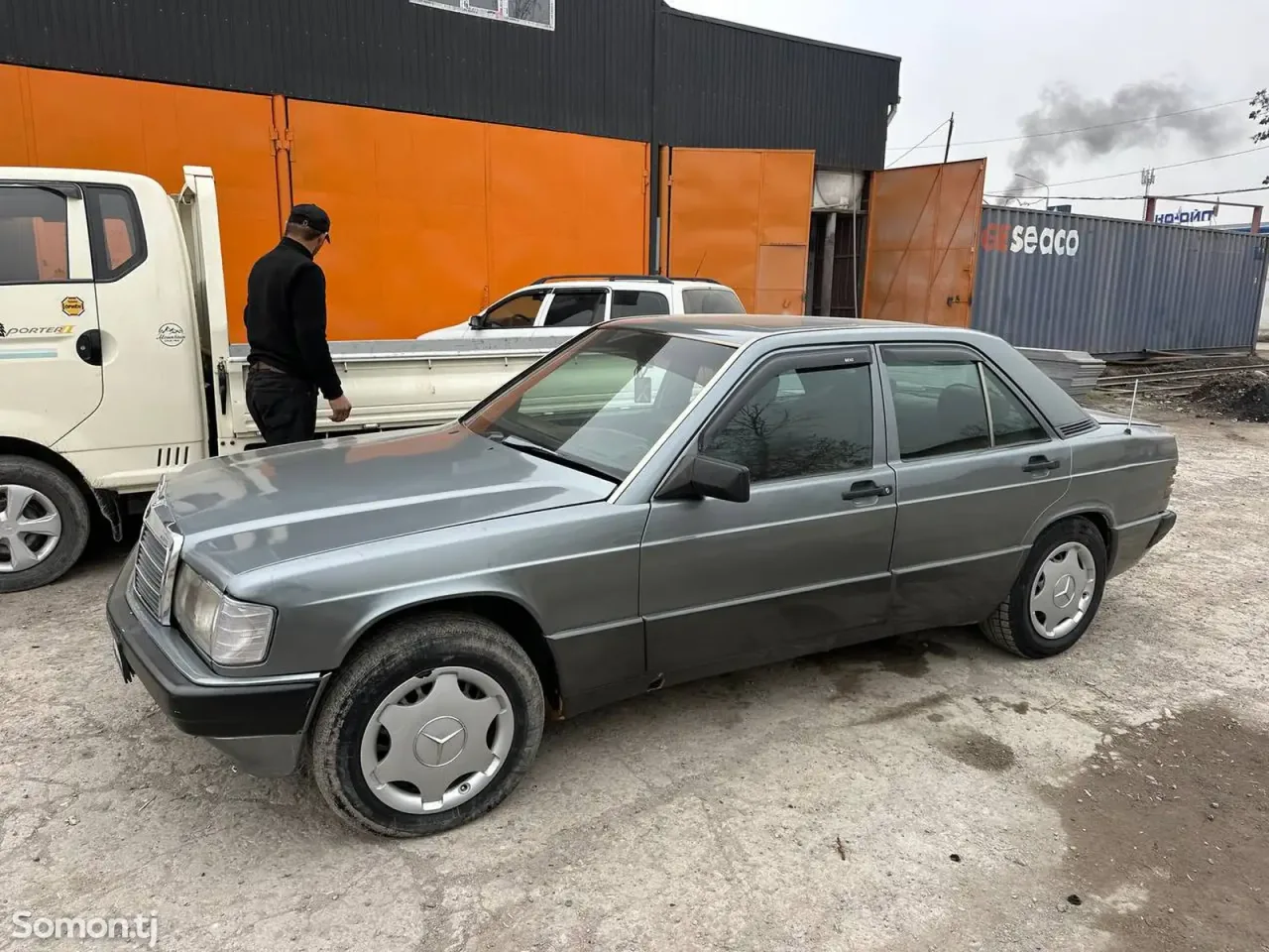 Mercedes-Benz W201 1988 · 2.9 MT