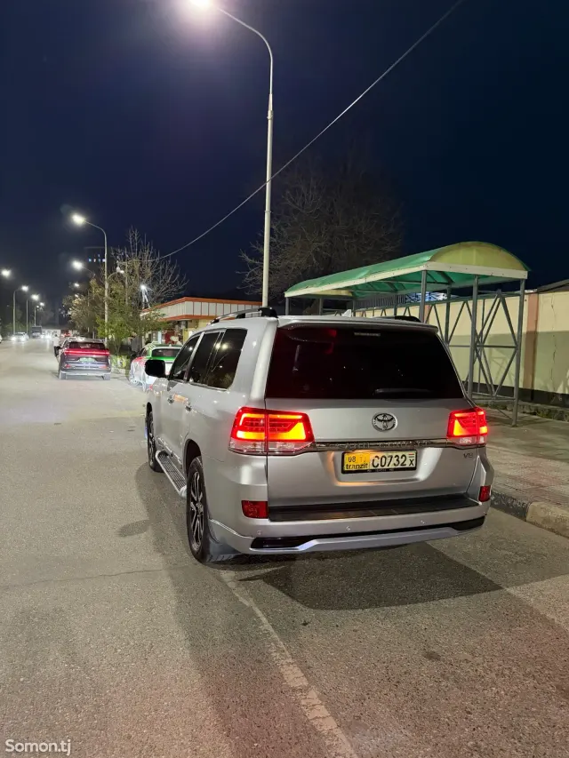 Toyota Land Cruiser 2018 · 4.7 AT