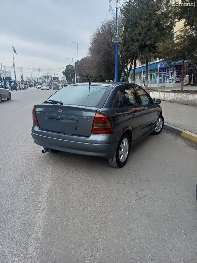 Opel Astra G 2001 · 1.6 MT