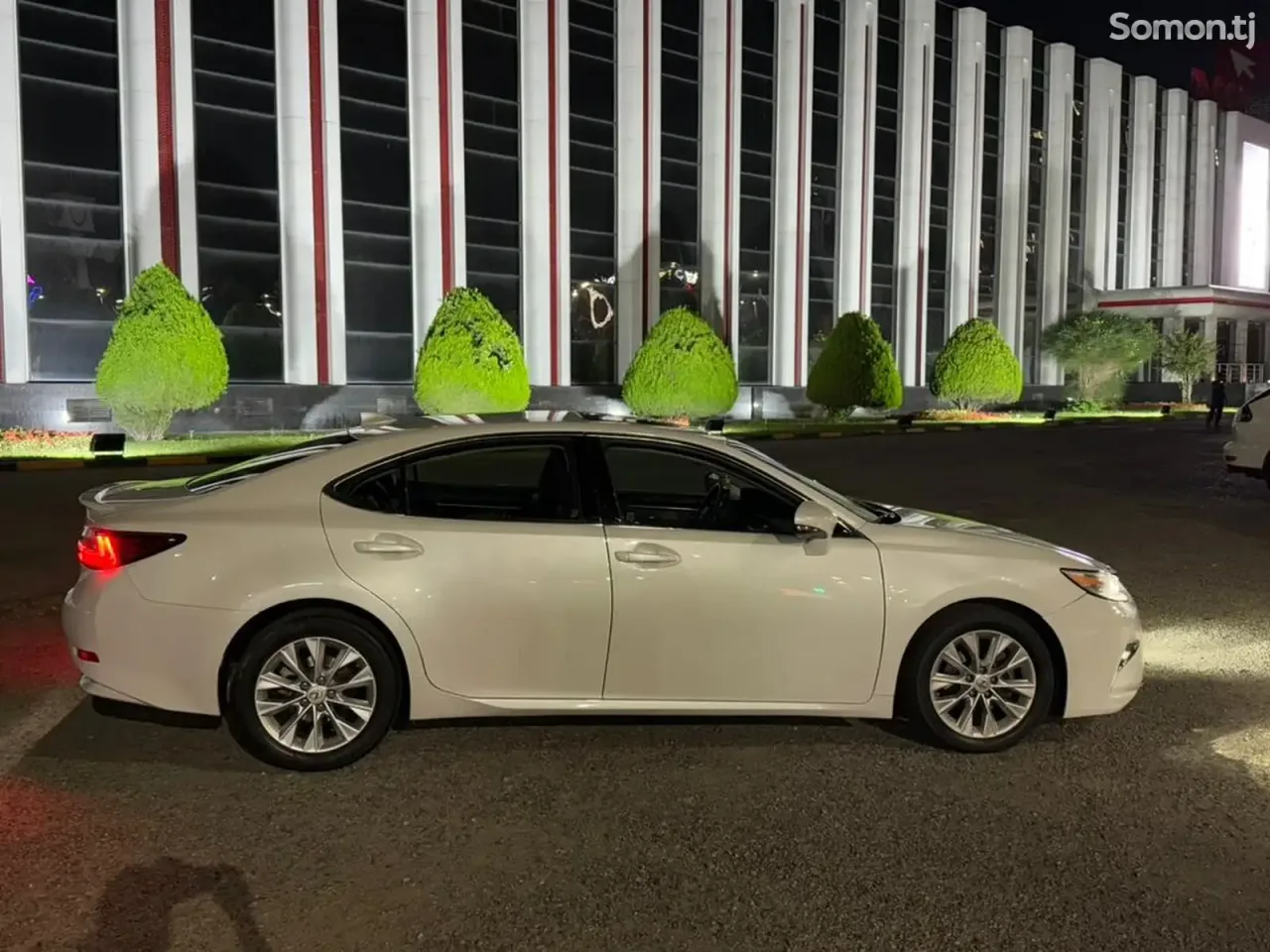 Lexus ES series 2017 · 2.5 AT