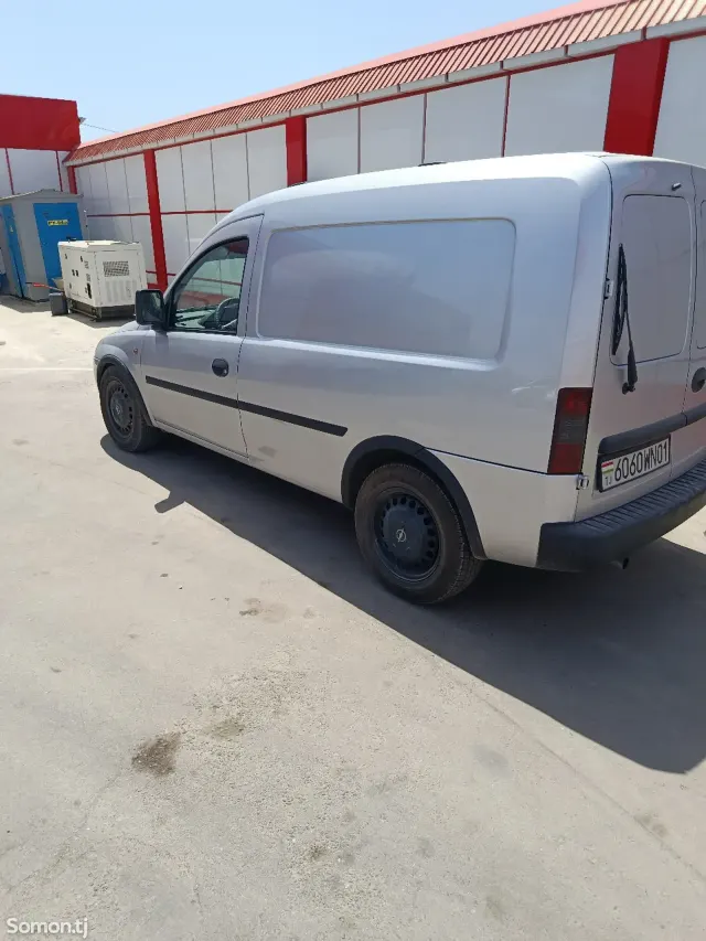 Opel Combo 2009 · 1.8 MT