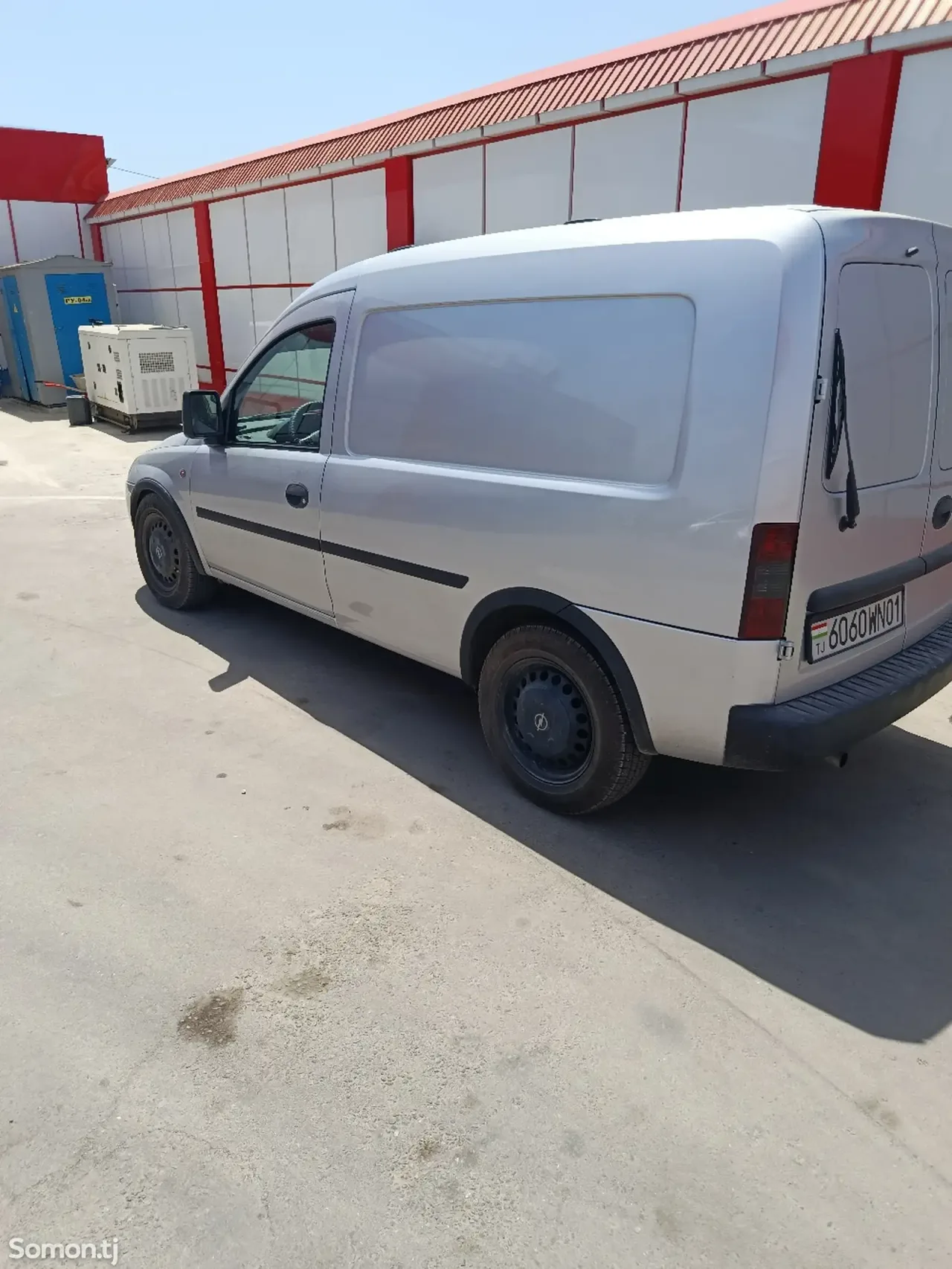 Opel Combo 2009 · 1.8 MT