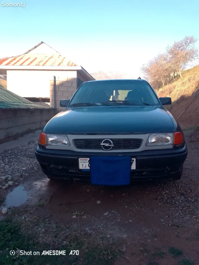 Opel Astra F 1994 · 1.6 MT