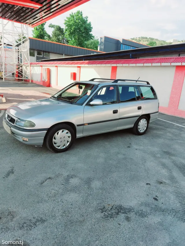 Opel Astra F 1994 · 1.6 MT