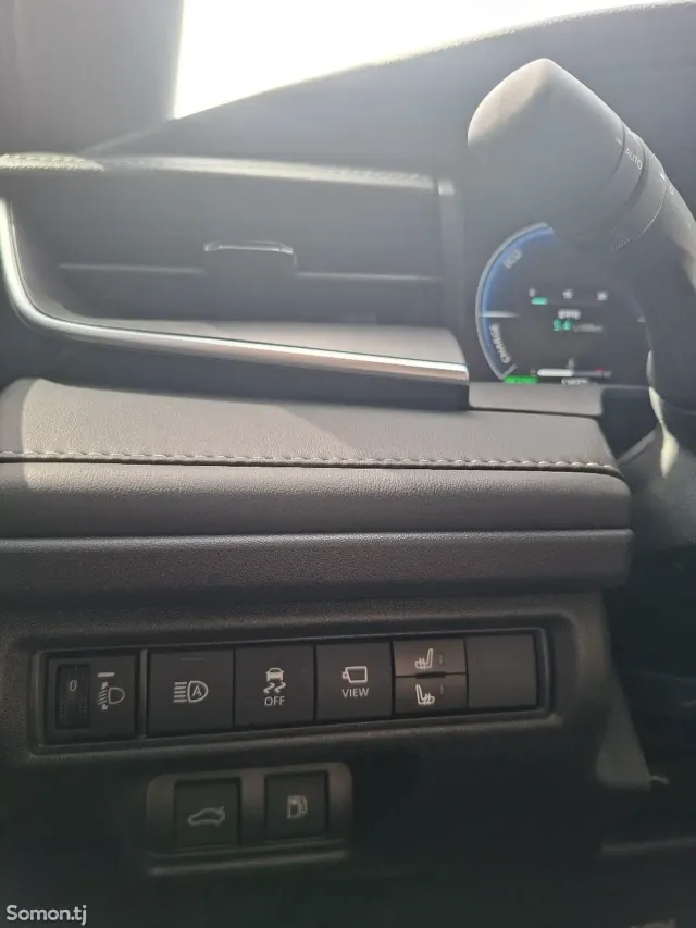 Toyota Camry 2025 · 2.0 AT