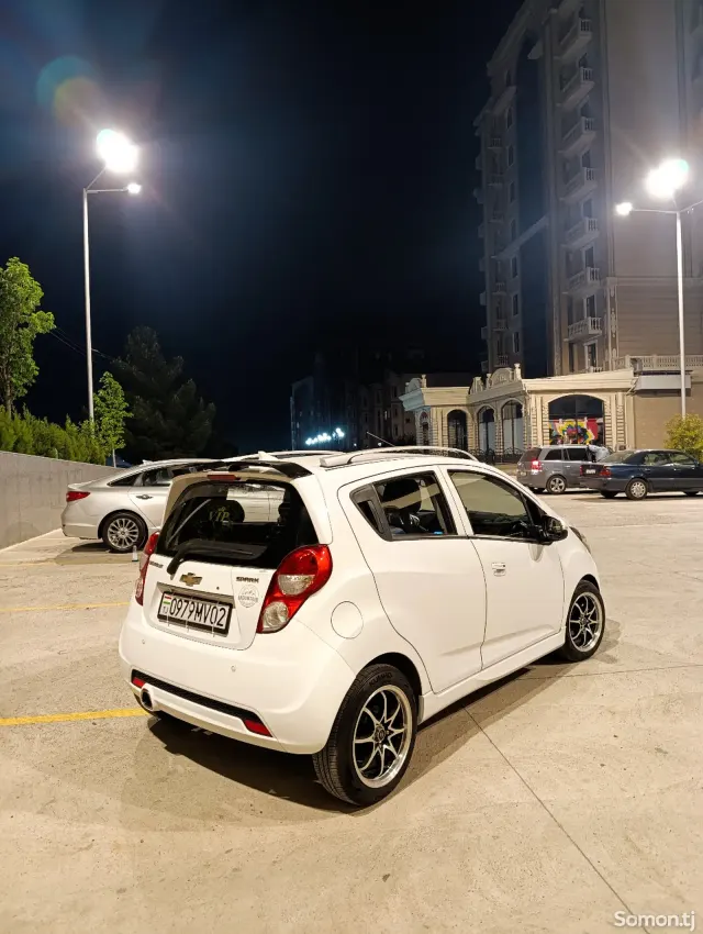 Chevrolet Spark 2014 · 1.0 AT