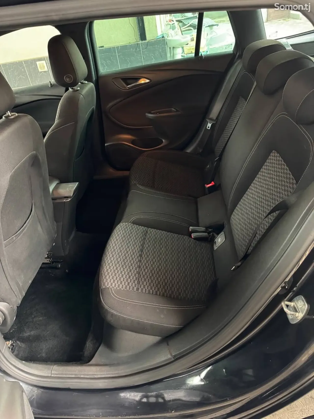 Opel Astra J 2016 · 1.6 AT