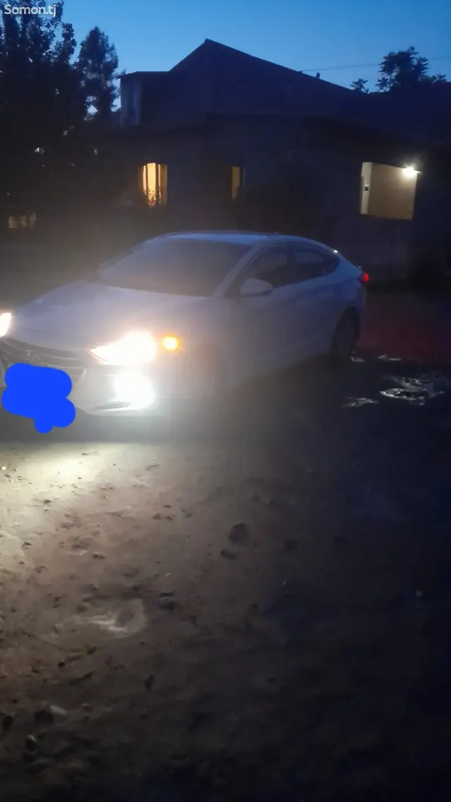 Hyundai Elantra 2017 · 2.0 AT