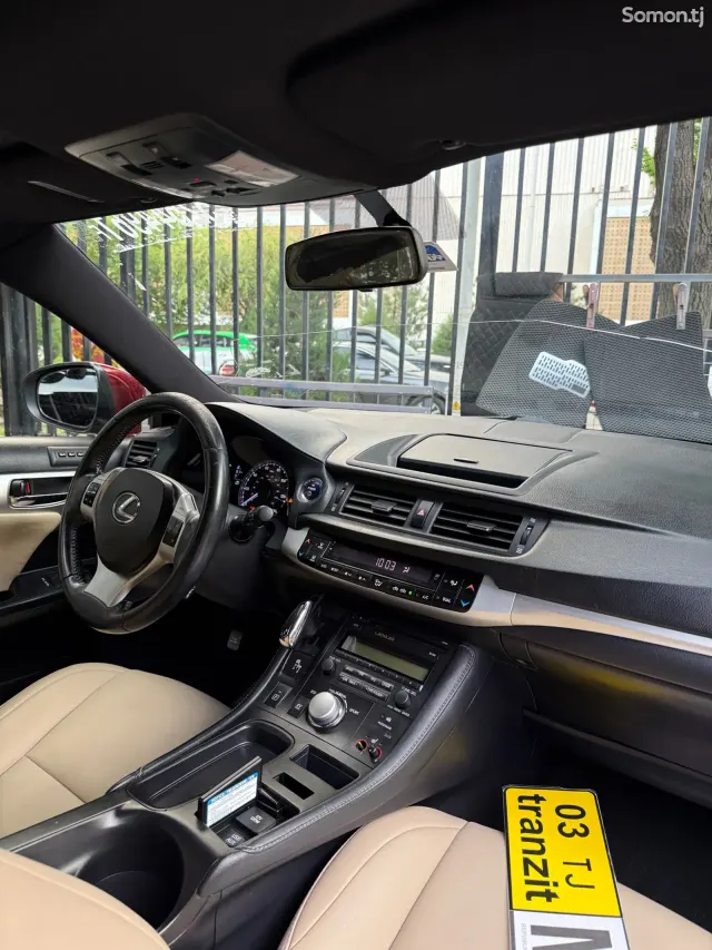 Lexus CT series 2014 · 2.0 AT