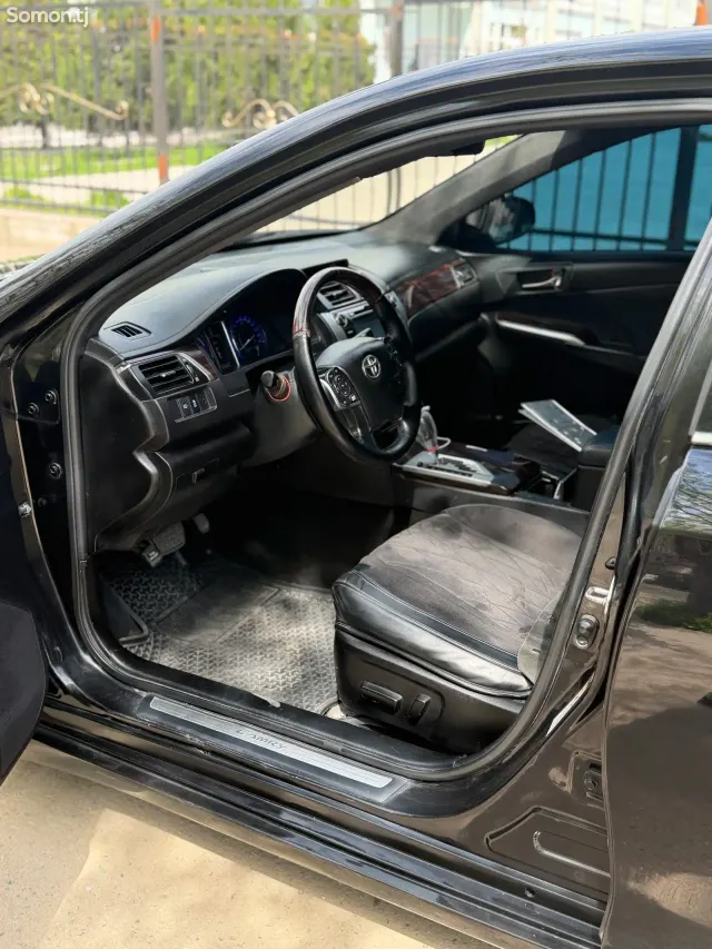 Toyota Camry 2015 · 2.5 AT
