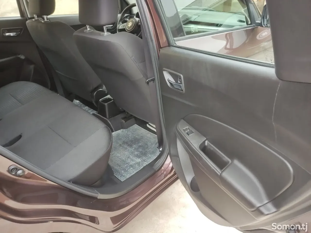Suzuki Swift 2017 · 1.1 AT