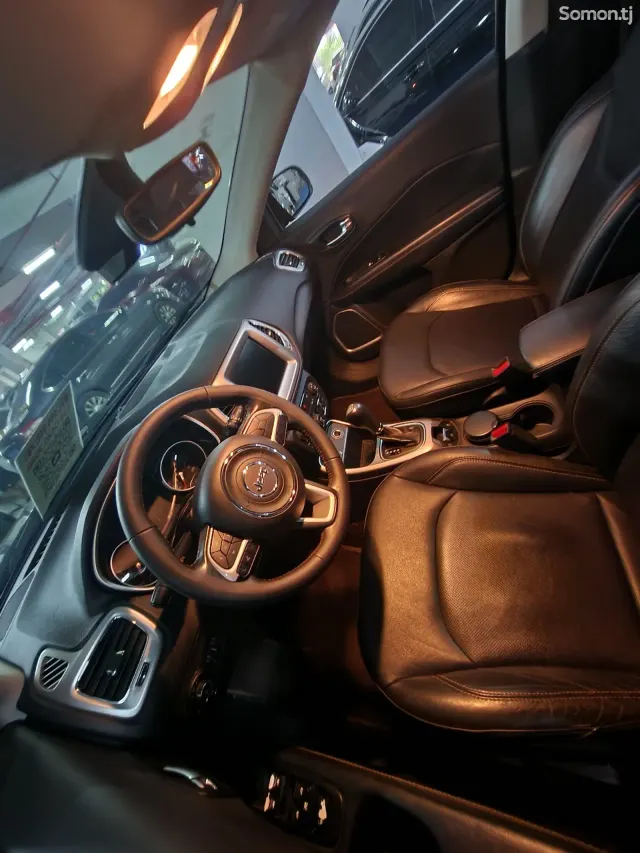 Jeep Grand Cherokee 2017 · 1.4 AT