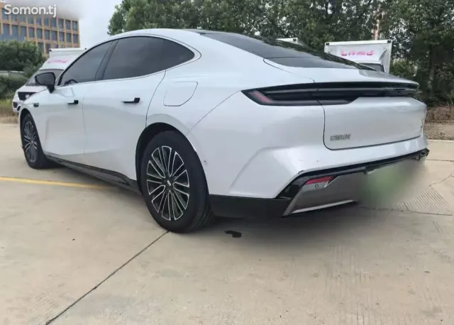 Geely Galaxy E8 2025 · AT