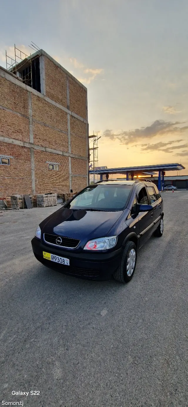 Opel Zafira 2000 · 1.6 MT