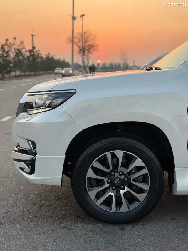 Toyota Land Cruiser Prado 2023 · 4.0 AT