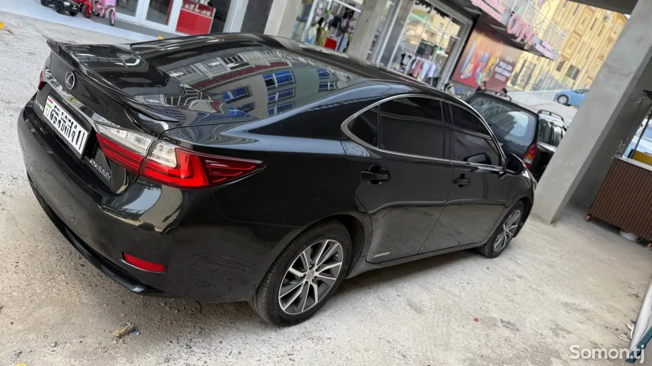 Lexus ES series 2016 · 2.5 AT