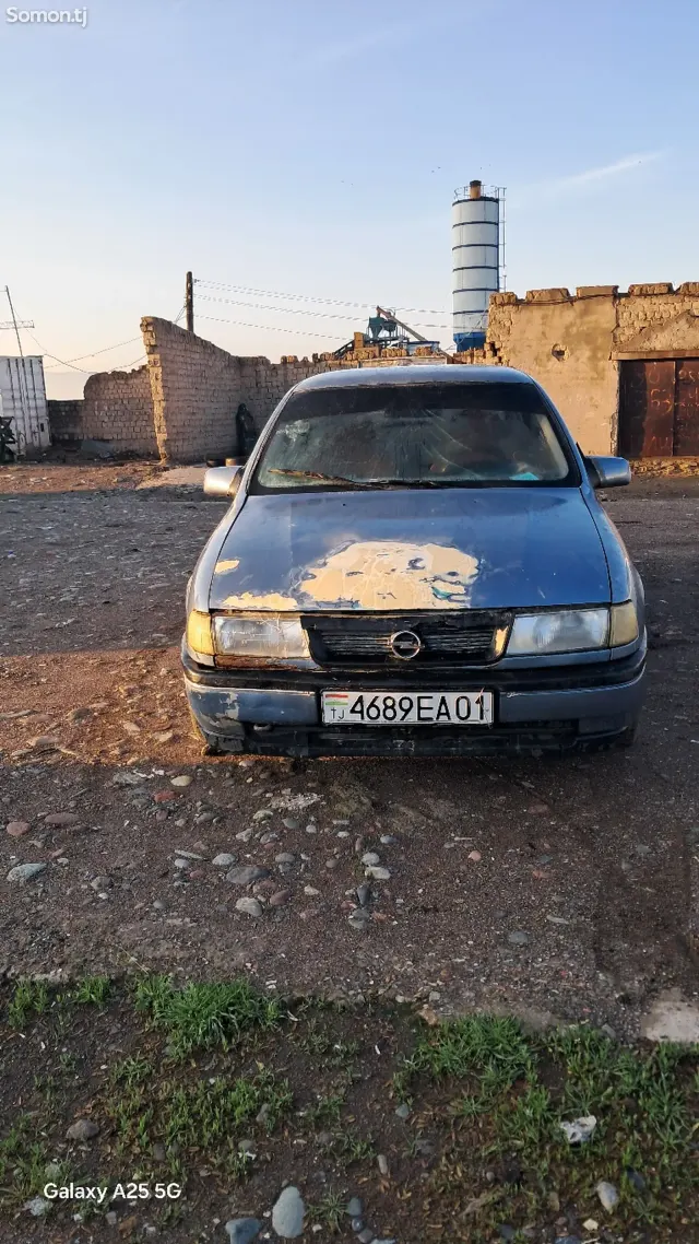 Opel Vectra A 1990 · MT