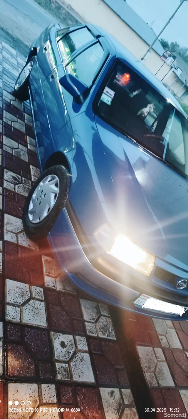 Opel Vectra A 1992 · 1.6 MT