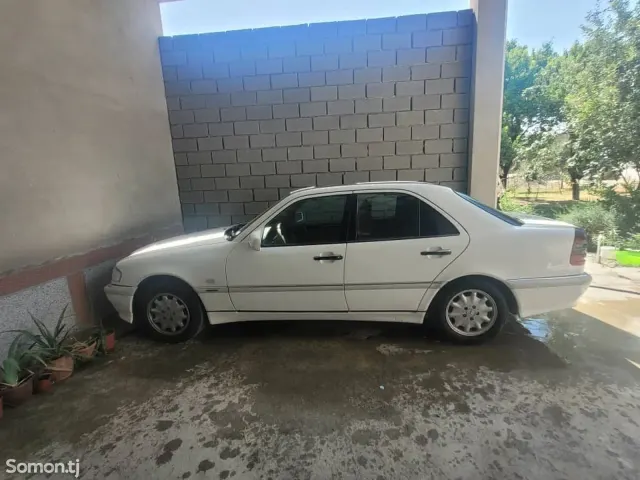 Mercedes-Benz C class 1998 · 0.4 AT