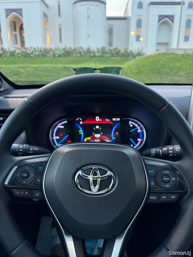 Toyota RAV 4 2020 · 2.5 AT