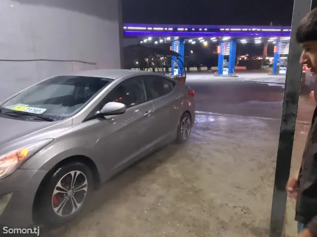 Hyundai Avante 2015 · 1.8 AT