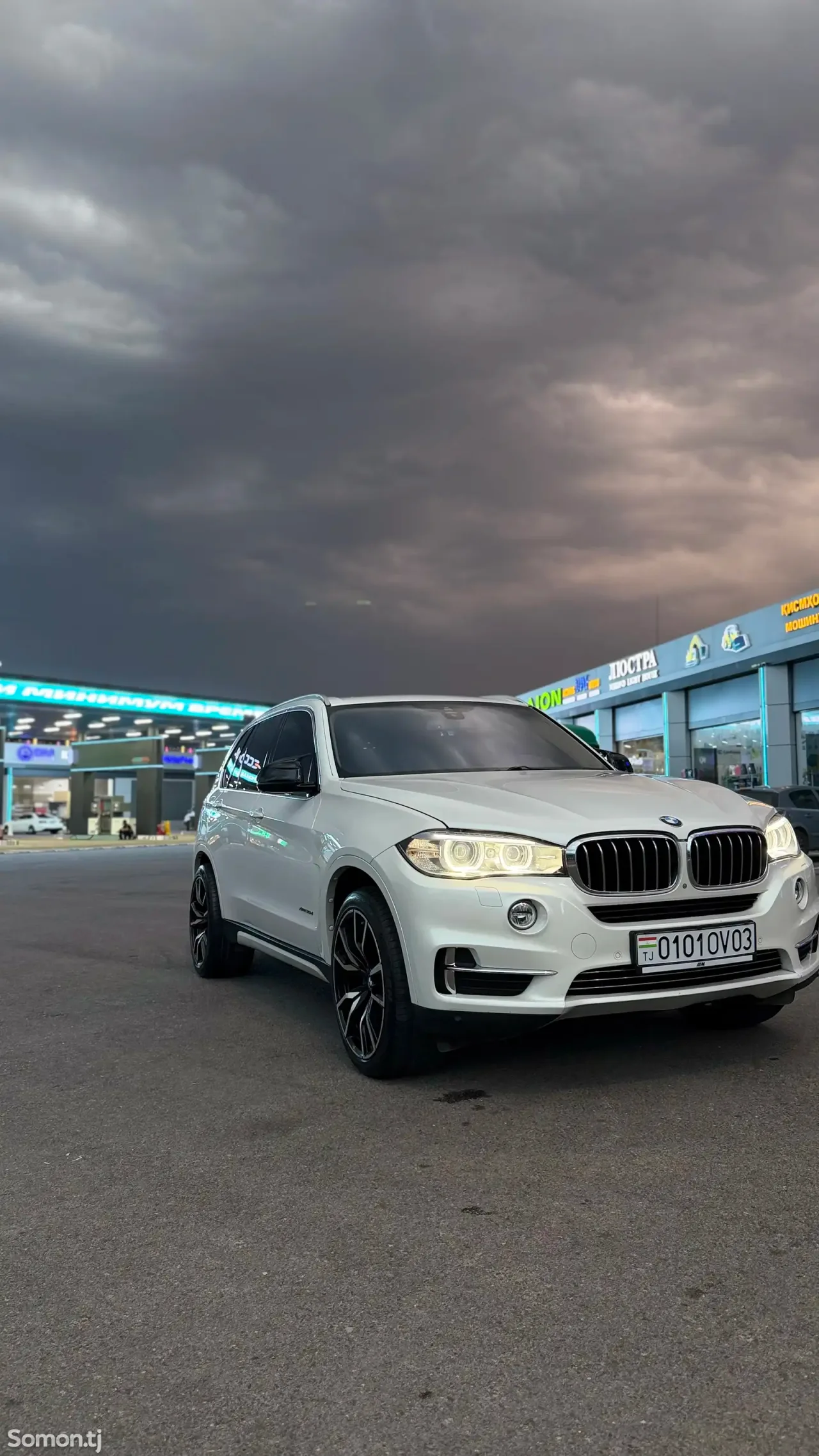 BMW M5 2016 · 3.0 AT