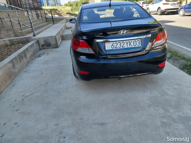 Hyundai Solaris 2011 · 1.6 MT