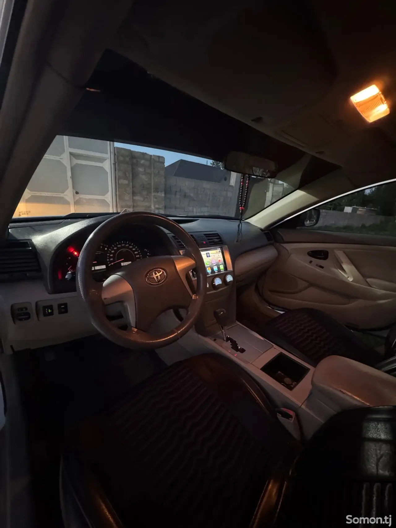 Toyota Camry 2010 · AT