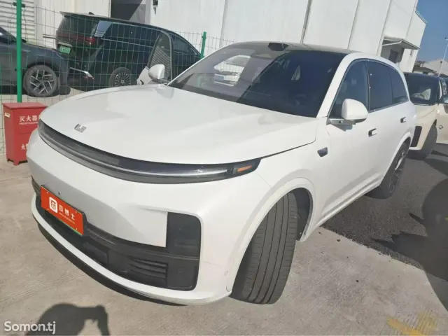 Li Auto (Lixiang) L7 2025 · AT