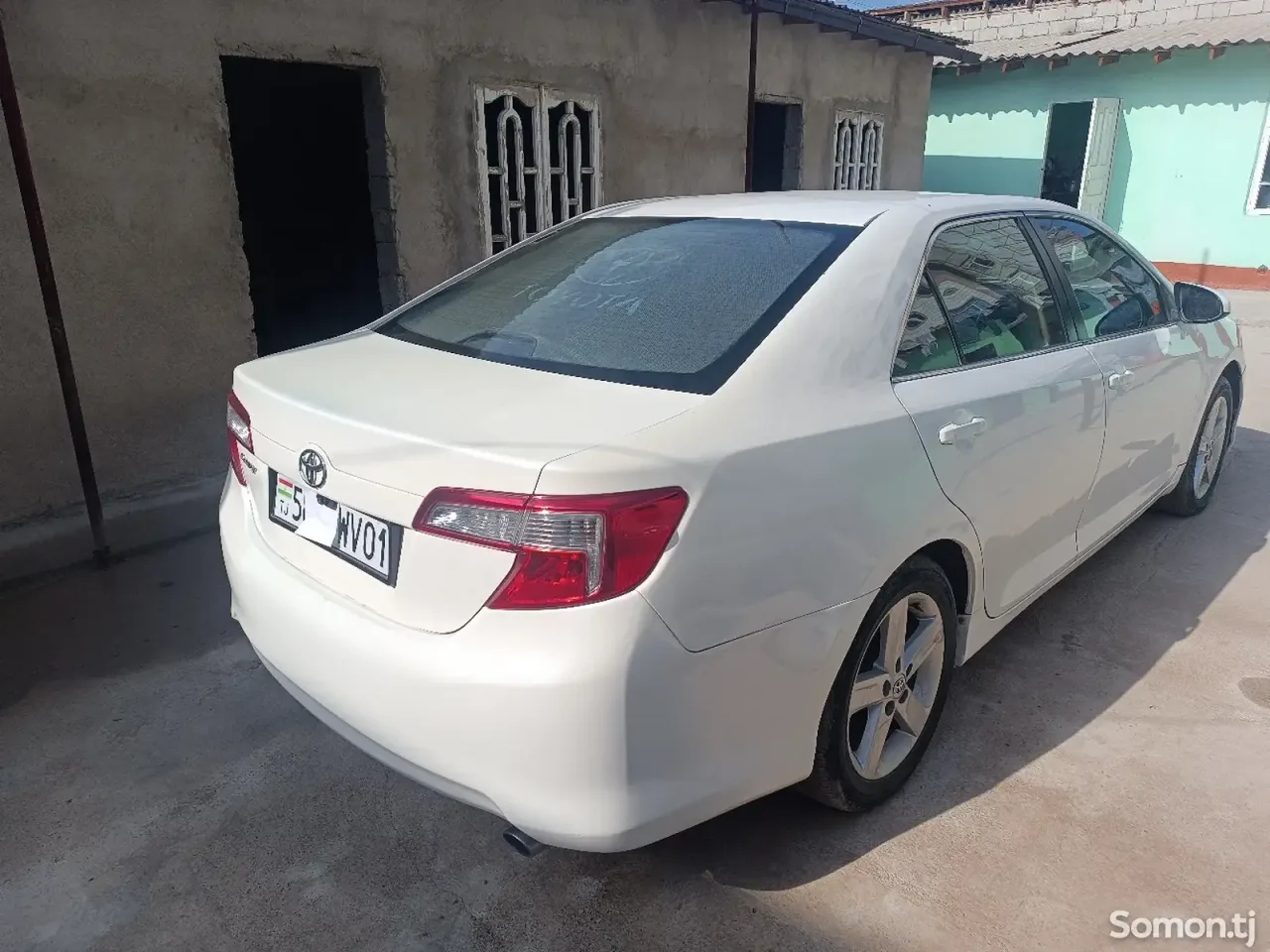 Toyota Camry 2012 · 2.4 AT