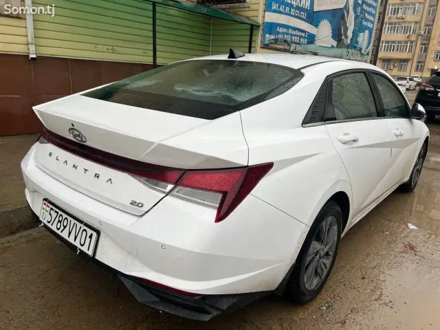 Hyundai Elantra 2023 · 2.0 AT