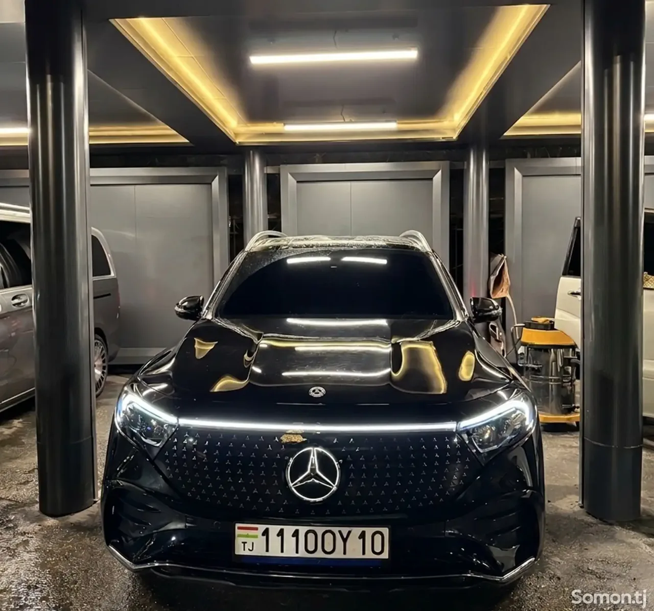 Mercedes-Benz EQB 2025 · AT